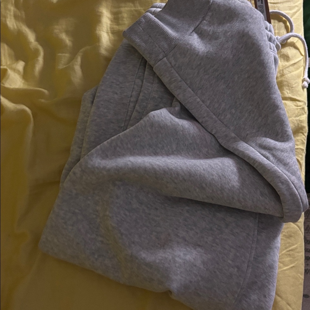 SKIMS Auth Gray Sweatshirt and Sweatpants Set NWT - Picture 5 of 8